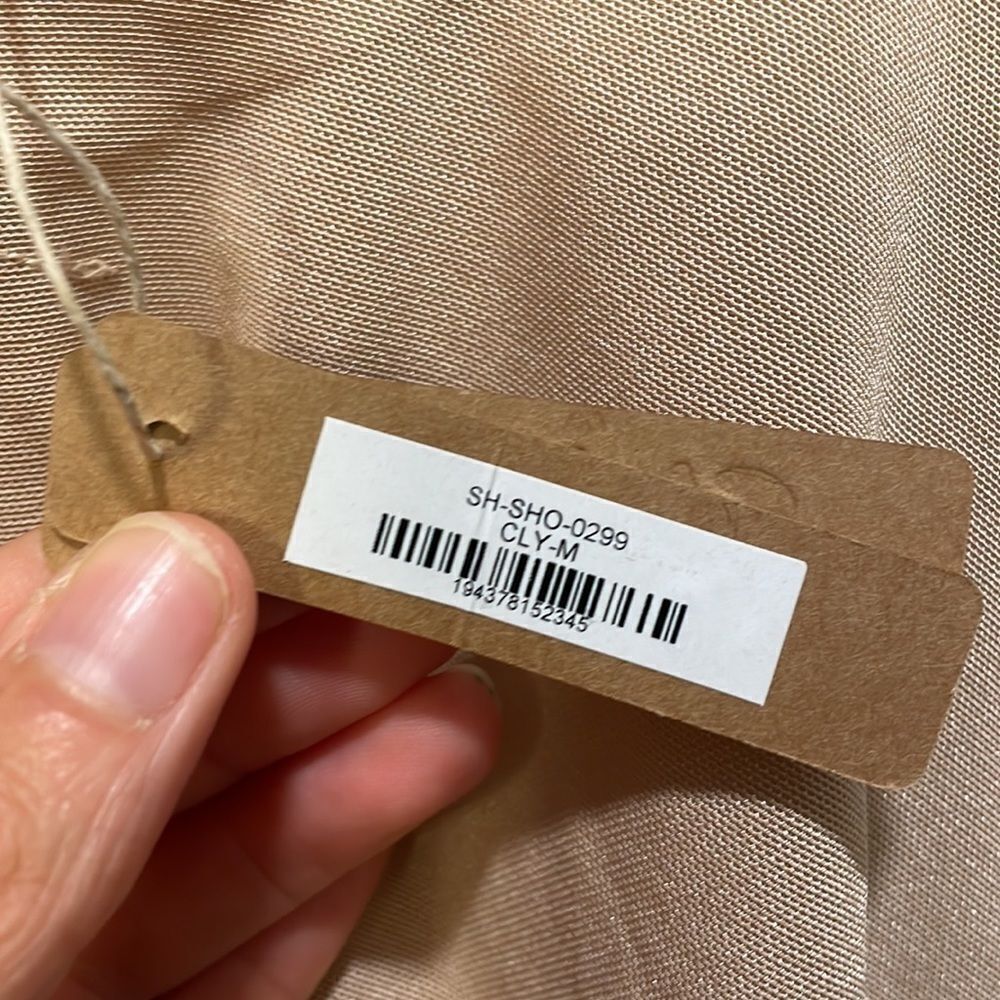 Nwt Skims woman’s sculpt nude shorts - Picture 5 of 14
